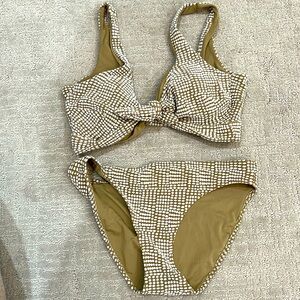 AERIE women’s 2 piece swimsuit. Khaki and white. Never worn. Size XL..